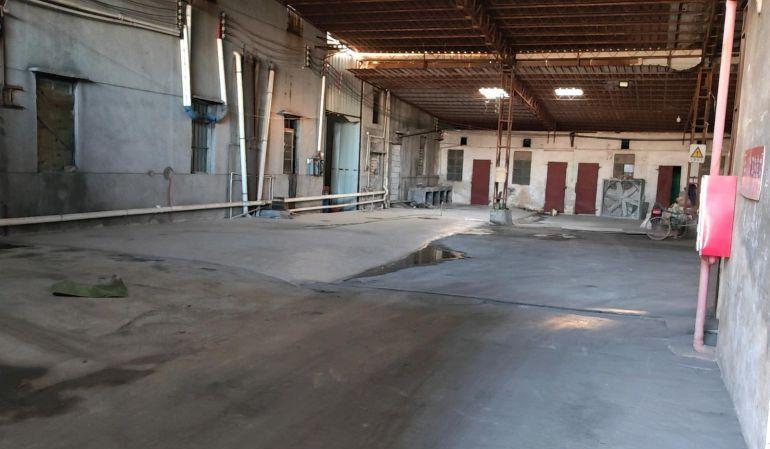 简易厂房水电费齐全，远离居民区。