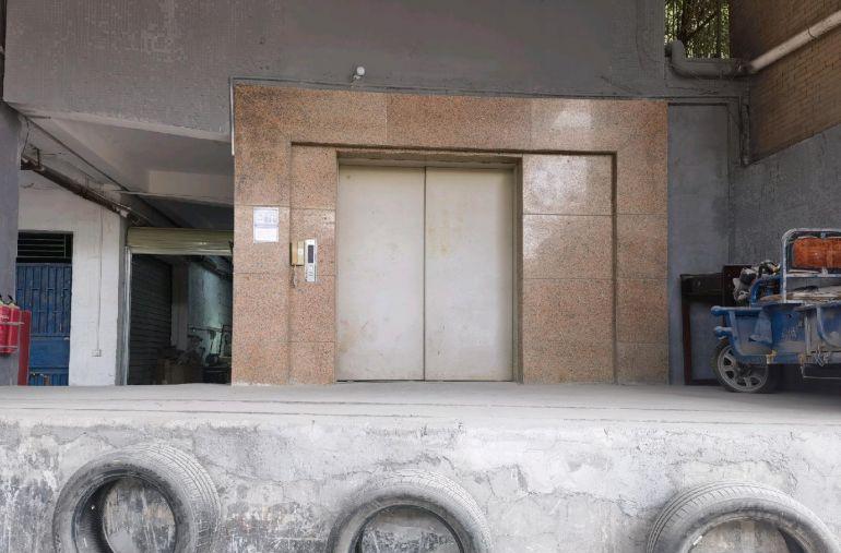 房东特价招租二楼880平