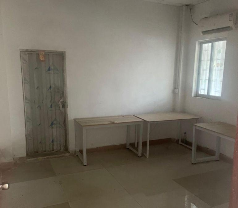 本人在东莞市虎门镇路东社区有五百多平厂房出租