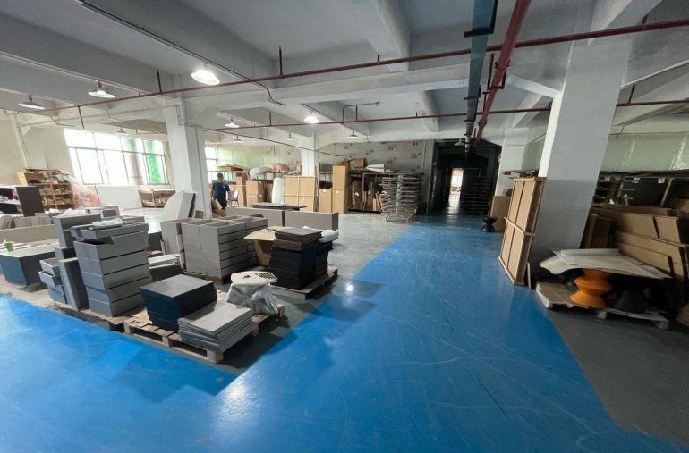 全新装修刚装好一年，有环评，喷漆房环保设备全新