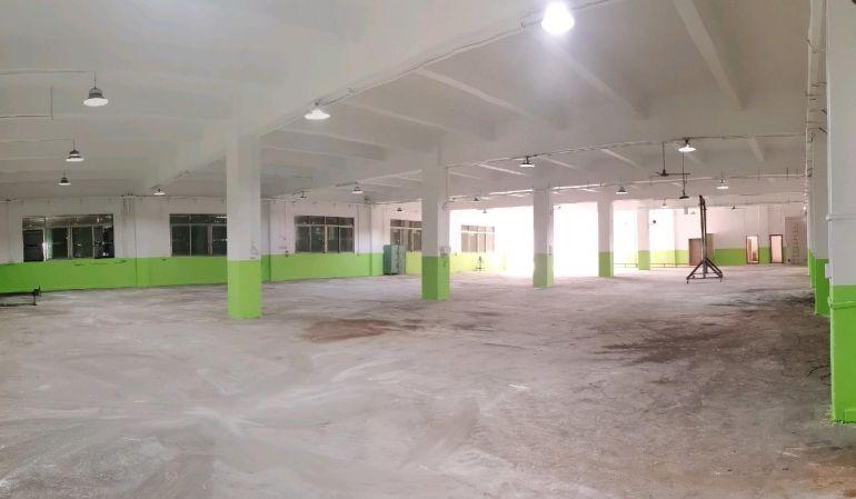 原房东一楼标准厂房，距华为1千米，钣金设备厂可优惠。