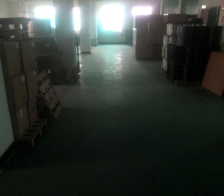 2楼和3楼每层400平方米可分层租