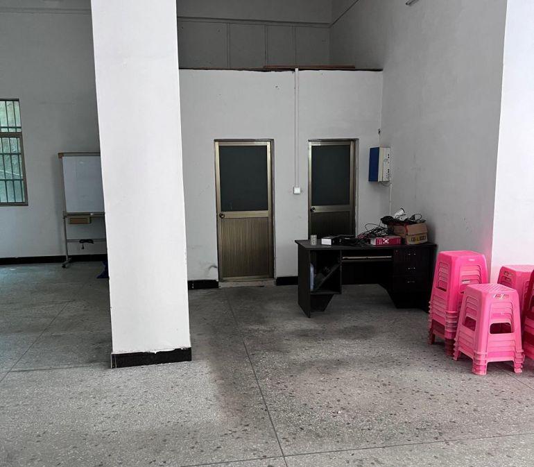 离镇区8，离高速路口10