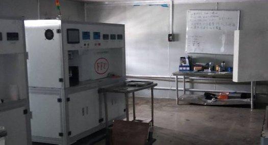 凤岗镇油甘埔楼上带精装修办公室 钢化膜厂房出租2000平