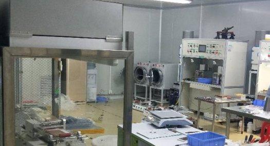 凤岗镇油甘埔楼上带精装修办公室 钢化膜厂房出租2000平