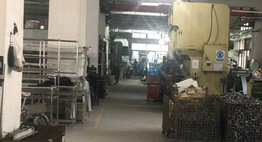 凤岗天堂围靠观澜现成装修租客转租一楼2000平方，无转让费