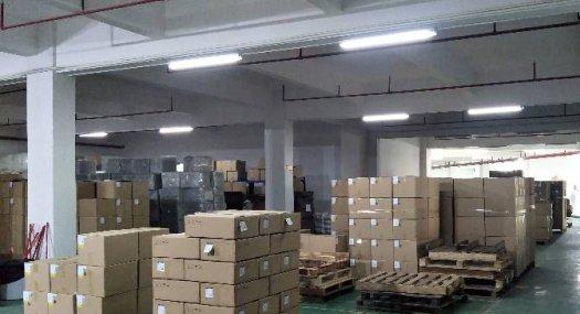 凤岗官井头出租楼上喷油，玩具，电子厂房2500平方