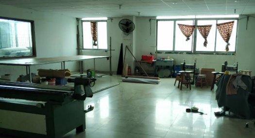 凤岗五联原房东出租楼上带装修厂房1500平交通方便价格便宜