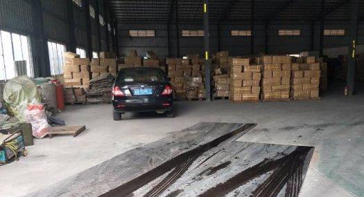 凤岗镇油甘铺单一层钢结构出租900平滴水8米 带办公室装修