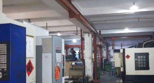 带行车 塘厦沙湖一楼水电齐全厂房900平出租 适合各行业