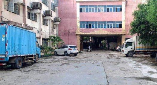 凤岗镇中心家辉天桥附近出租原房东楼上带装修办公室厂房900平