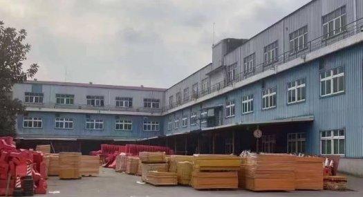 东莞东莞凤岗金凤凰12000㎡ 砖混厂房租售层高6米 跨度300米 配电315KVA 独院天车3吨 有蒸汽 有燃气 可环评 可分租