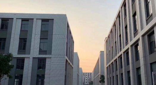 三水标准厂房，1200到10000方，现正火热招商，可租可售（政策优惠）