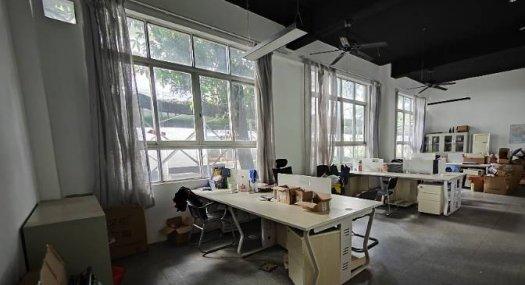 佛山顺德 成功路8号1900㎡ 厂房租售层高5.5米 柱距20米 配电1000KVA 独院 可环评 可分租