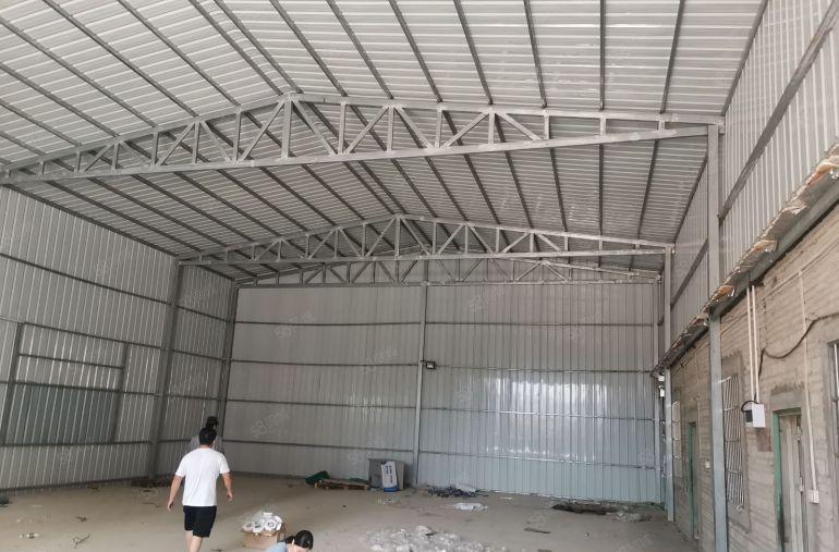 独门独院的钢构厂房刚空出，有空地院子450平米