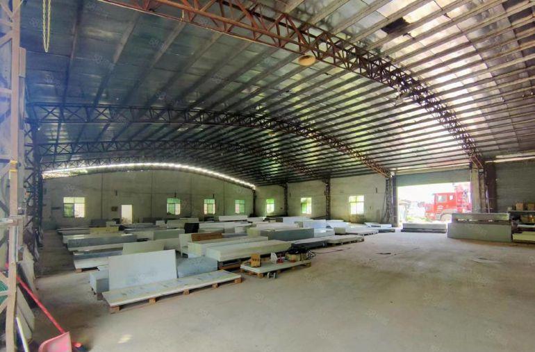 河南岸四环路附近一楼500平，可进17米挂车，有三厢电