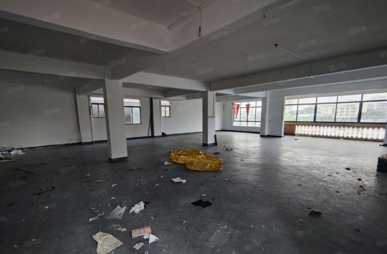 水口龙湖吴屋厂房1~3楼900平方出租有货梯1.6吨可分租。