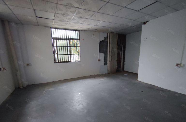 水口龙湖吴屋厂房1~3楼900平方出租有货梯1.6吨可分租。