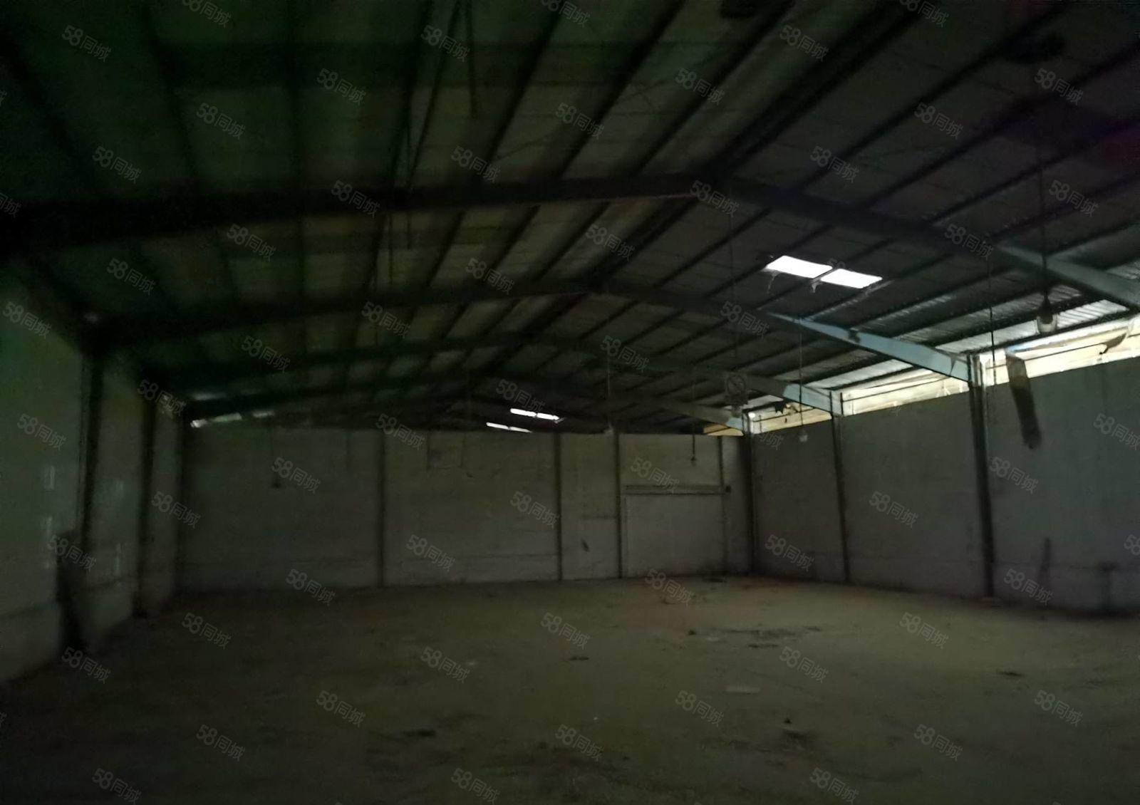 急租下角梅湖900平一楼出租，证件齐全，配电按需