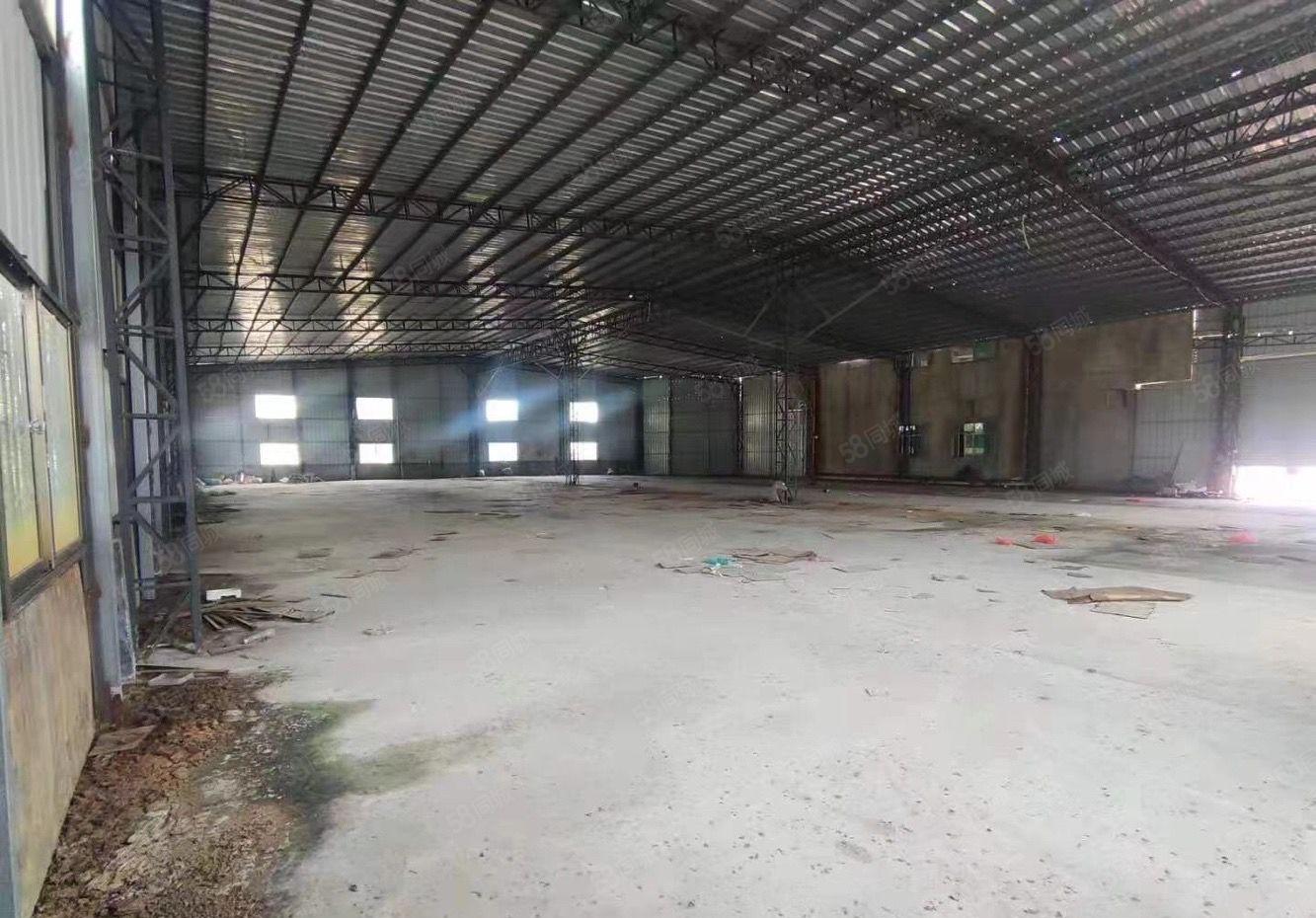 三栋高速出口附近独院钢构厂房单层900平方