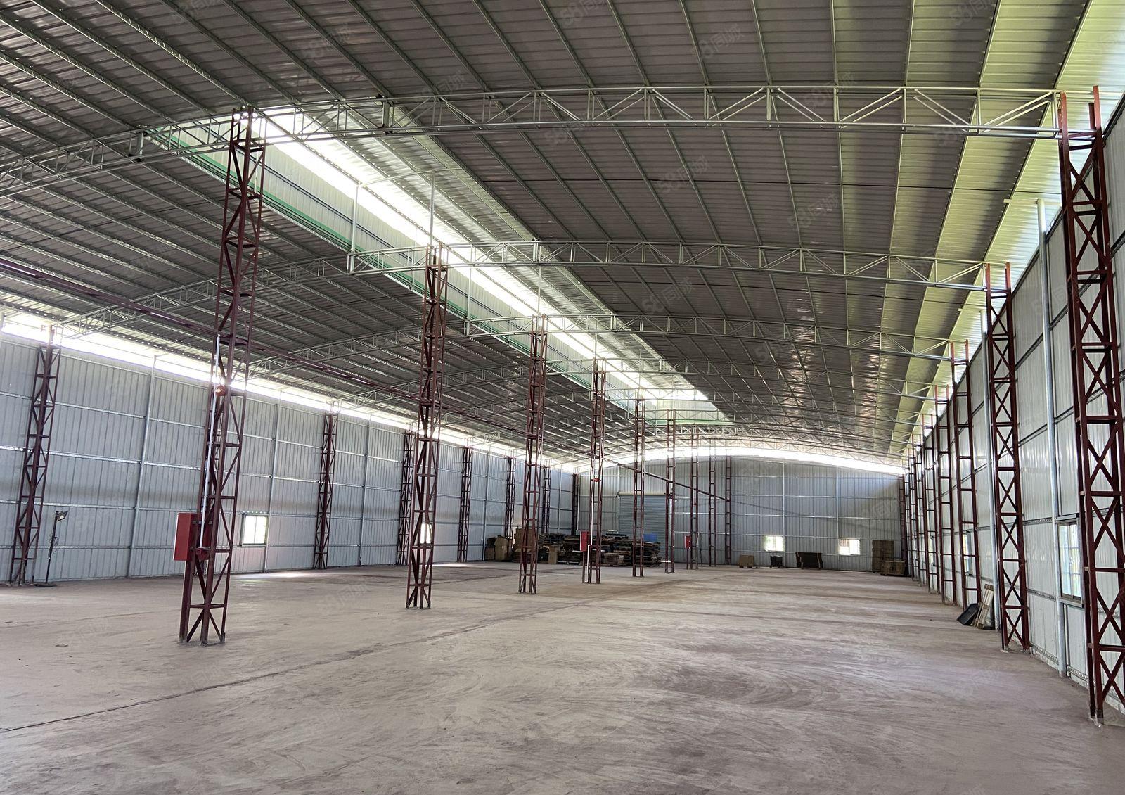 工业区附近带红本13米滴水钢构厂房 厂库低价出租