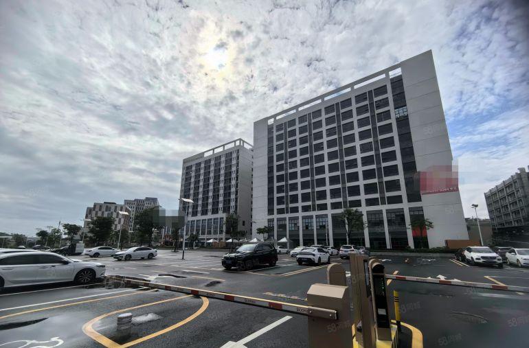 6块全包 三栋10万平全新装修厂房免租期三个月 500平起租