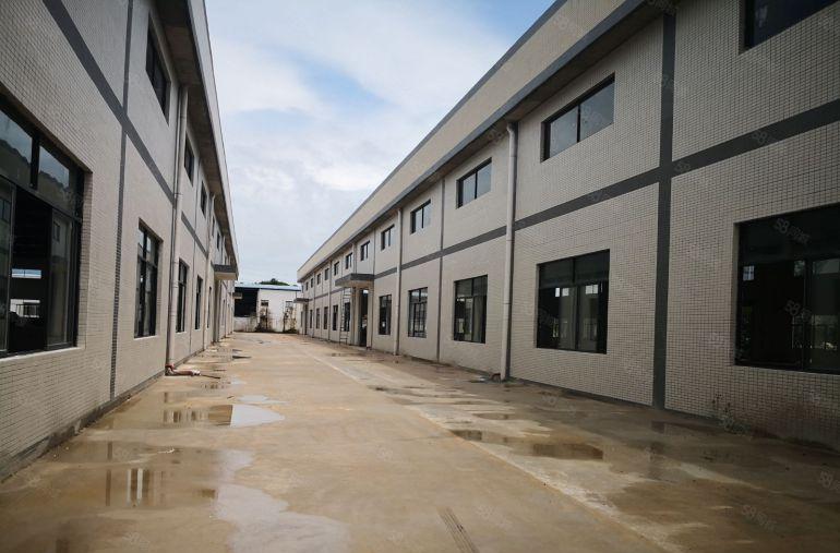 水口中心地段   全新钢结构厂房8000平米出租，滴水8米~