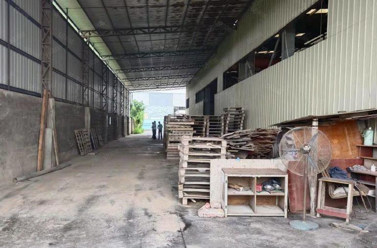 新湖工业区~~~独院钢构3500平，滴水7米~大路边空地大~