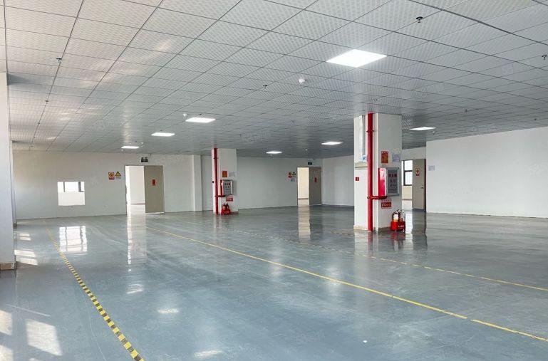 八块东江高新科技开发区楼上现成装修2000平办公室厂房出租！