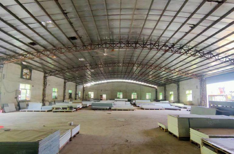 河南岸四环路附近一楼500平，可进17米挂车，有三厢电