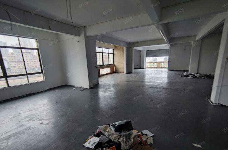 水口龙湖吴屋厂房1~3楼900平方出租有货梯1.6吨可分租。