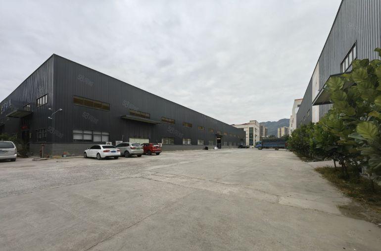 小金口2800平钢构厂房出租，层高10米。水电自交