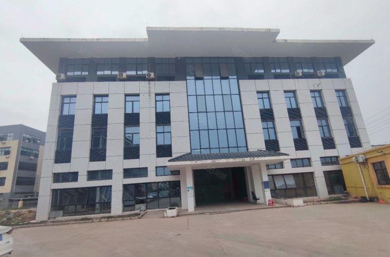 6米高带牛角位现成装修！水口2100平厂房出租，高速路口旁