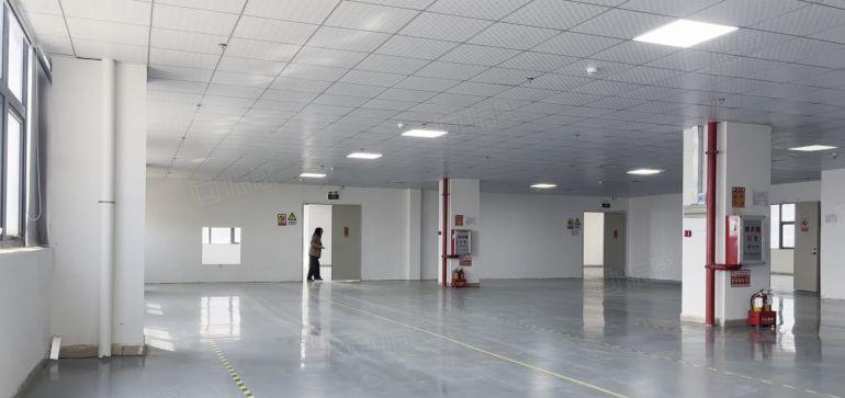 八块东江高新科技开发区楼上现成装修2000平办公室厂房出租！