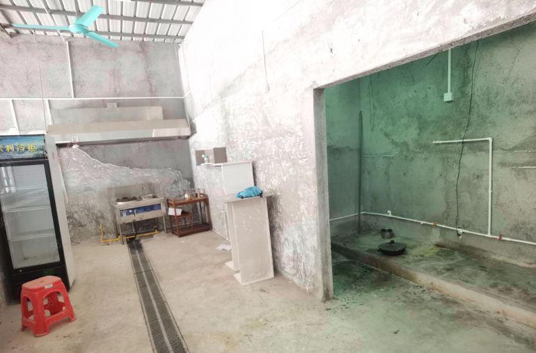 菜市场旁独院钢构加空地，可做餐饮，露营地，烧烤夜市等