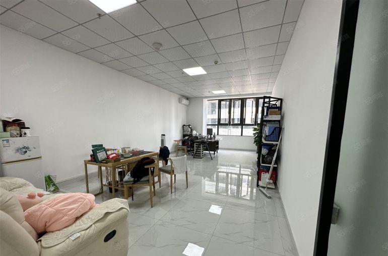 秋长标准厂房带装修低价出租原房东实际面积免转让费拎包入住