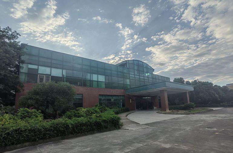 新圩高8米钢构厂房出租1300平也可仓库出租配电630空地大