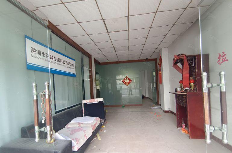 镇隆工业区主干道旁独门独院厂房出租，交通便利，证件齐全