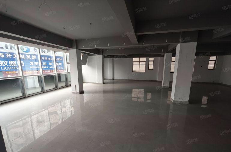 淡水彩虹城写字楼出租单层面积450平，带装修带隔间可整租分租