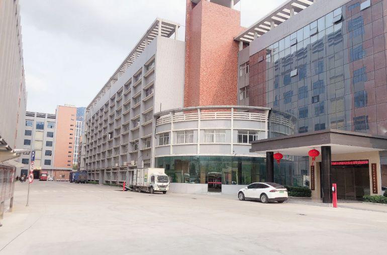 新圩临深1，2楼各2000平，可单独分租，带装修仓库厂房出租