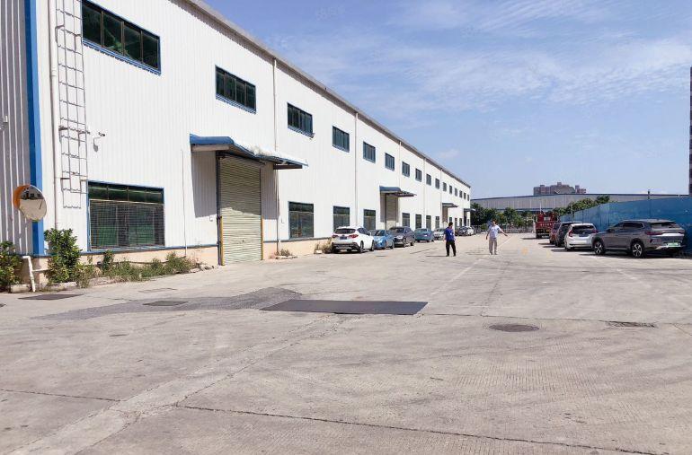 秋长临深滴水10米钢构带现成行车，大小好分租，仓库厂房出租