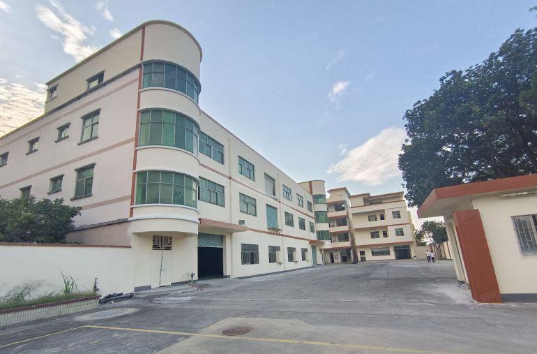 镇隆工业区主干道旁独门独院厂房出租，交通便利，证件齐全