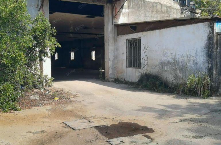 原房东 8 块钢构厂房出租，大小分组，车辆进出方便