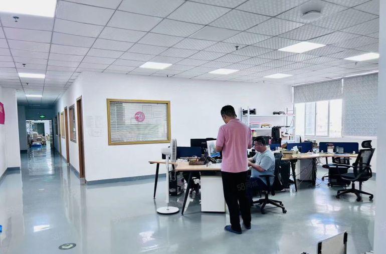 秋长伯恩厂旁边原房东厂房三楼800平方现成水电办公室拎包入驻