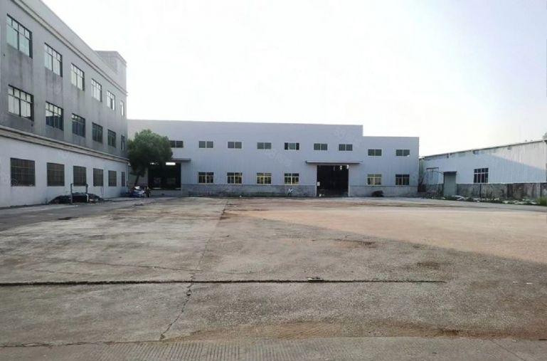 免租期3个月，镇隆钢构独院，滴水8米，空地大，原房东低价出租