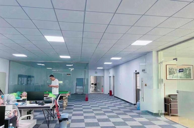 惠阳三和新出楼上1000平现成装修办公室仓库厂房低价出租