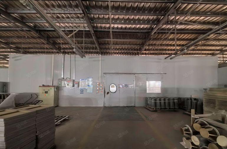 秋长白石国道边原房东独门独院钢结构滴水8米7600平厂房出租