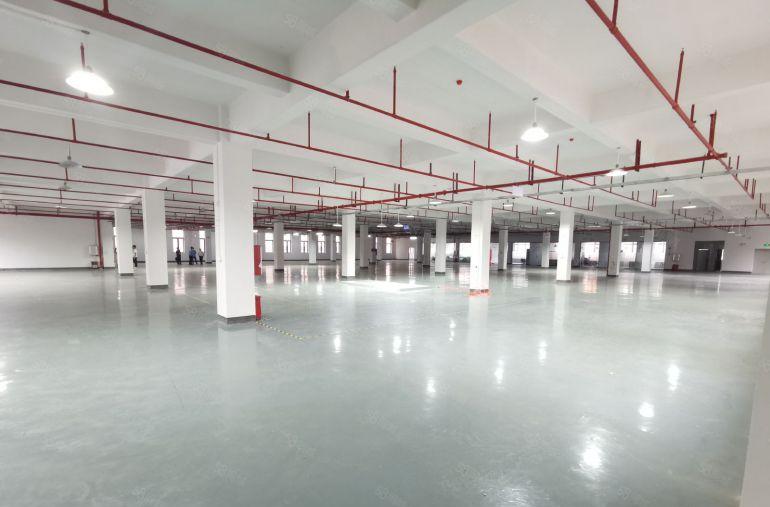 现成装修单价13.5万达商圈生活方便响水河工业园，万达商圈,