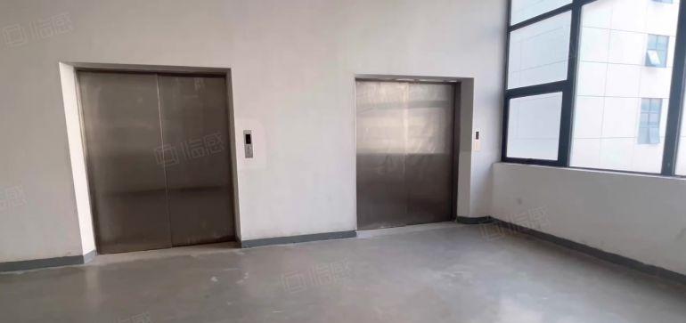 9块精装修！临深原房东园区楼上1600平，带客梯，卸货平台