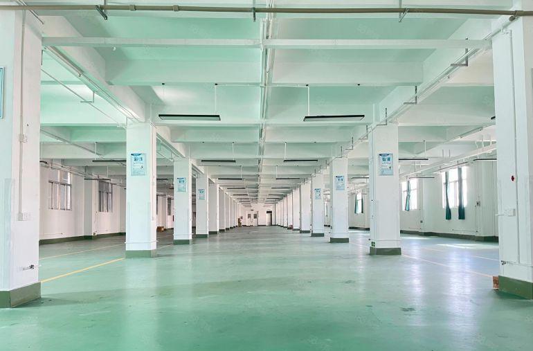 7块大亚湾中心区新出楼上1000平现成装修办公室厂房低价出租